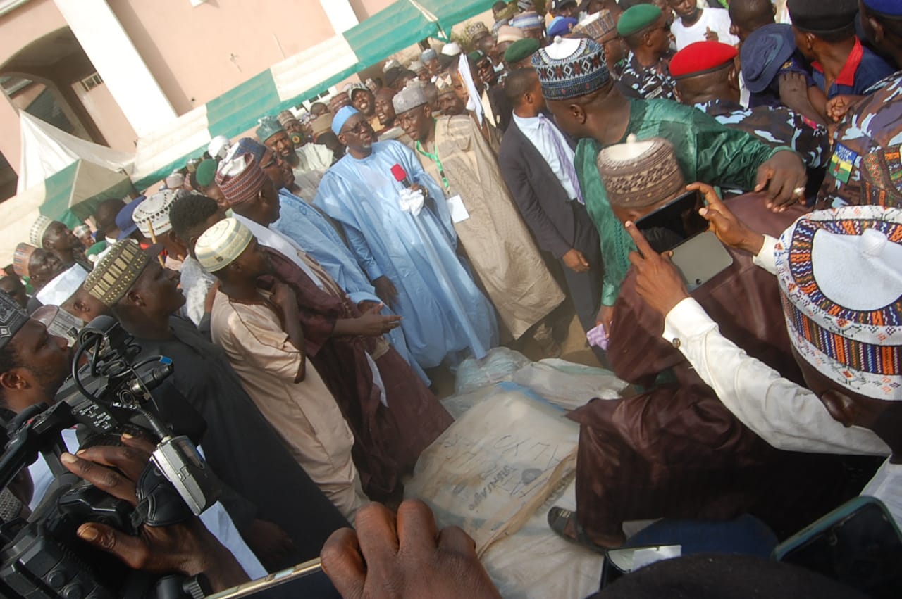 Read more about the article Jigawa State Government Lunch and Distribution of Aquatic Weed Manual Working Materials to Community-Based Organisations Along Riverine Communities